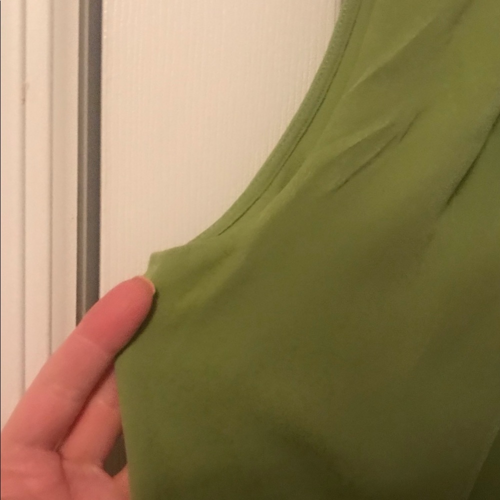 Ellen Tracy lime green 💯% Silk tank top - Picture 8 of 11